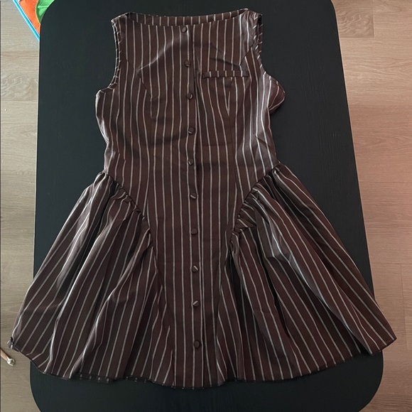 Button-Front Dress - Picture 4 of 6